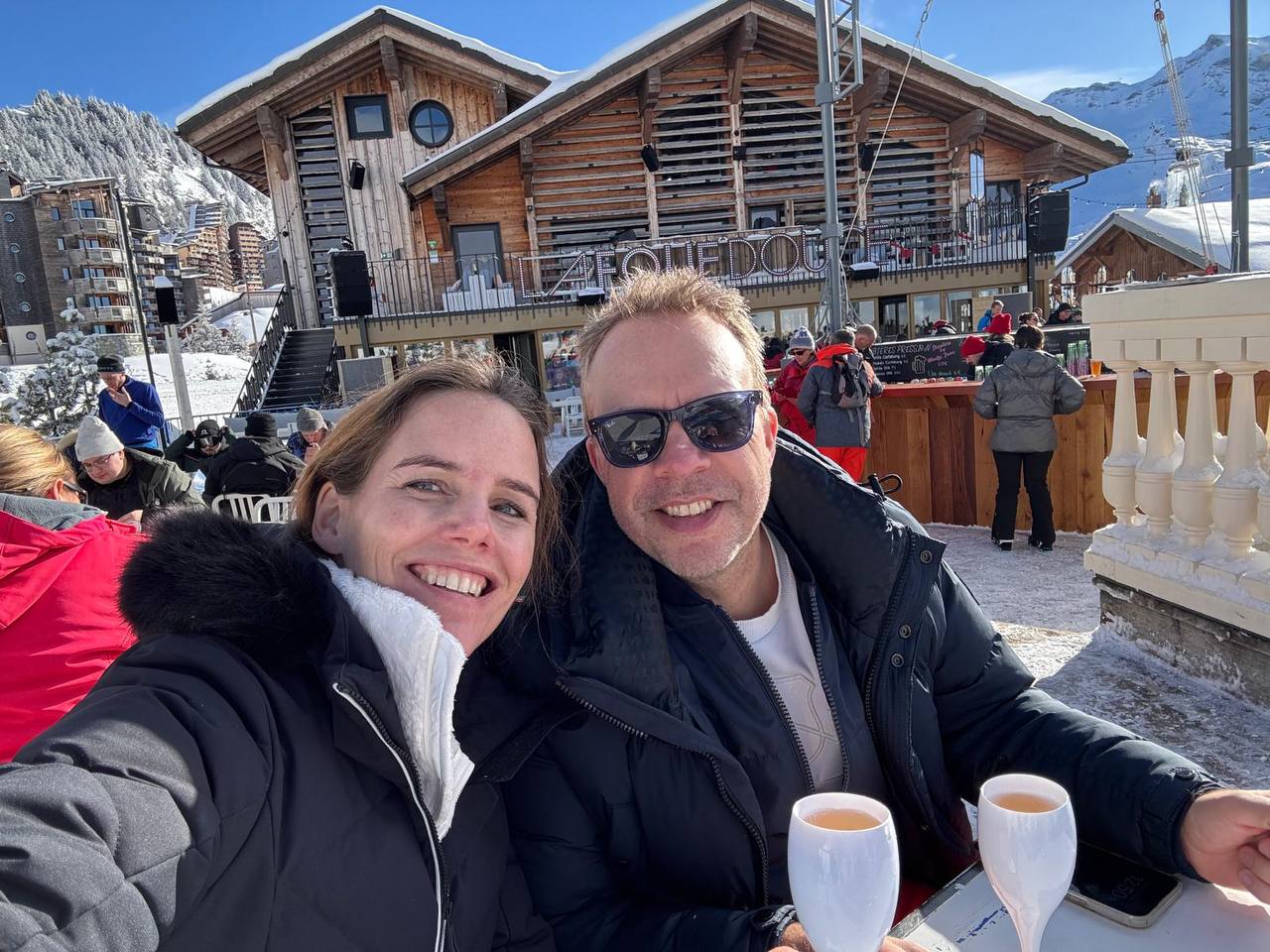 Pauliene and Luuk skiing