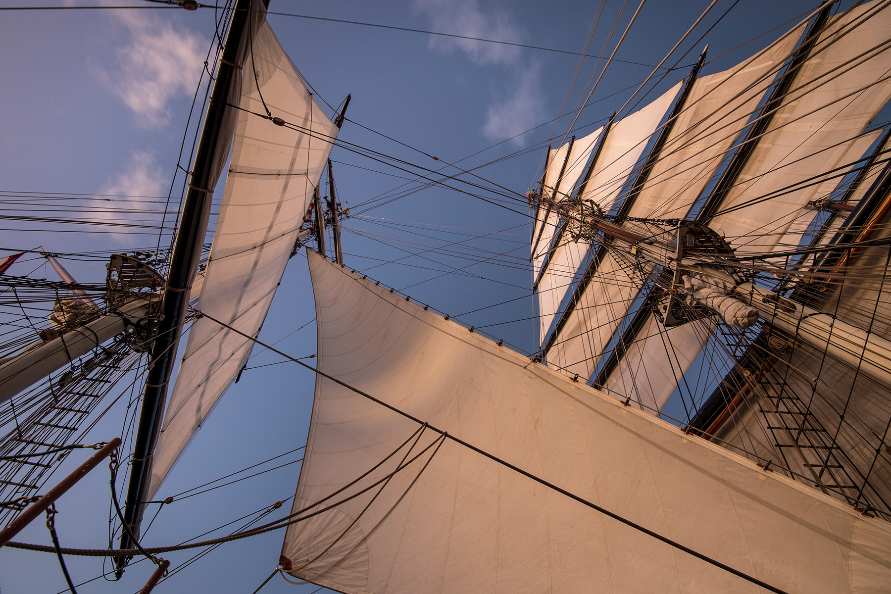 Stad Amsterdam sails